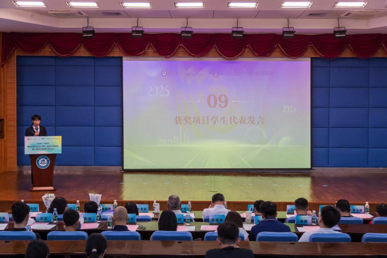 活动由校区本科教学管理办公室主任潘群