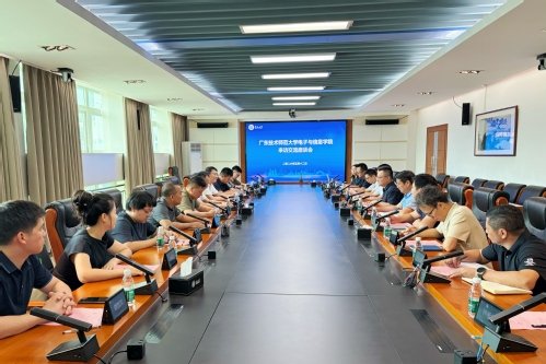 延伸阅读一般来说校区管委会执行主任屈